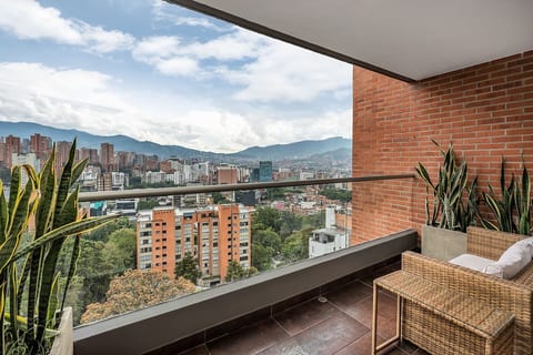 Luxury 2BR Apt near Provenza