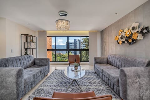 301 - Luxury 3BR Retreat, Private Jacuzzi, Nightclub & AC