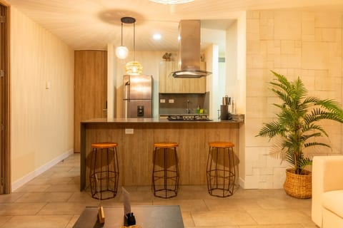 Go Living & Suites - 706