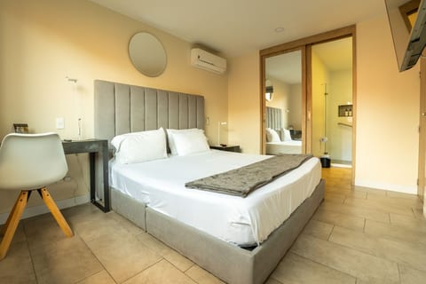 Go Living & Suites - 706