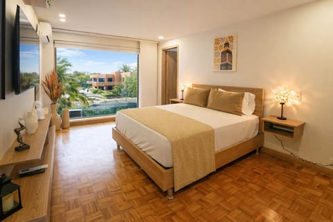 401 - Luxury 4BR Retreat with Private Bathtub and AC