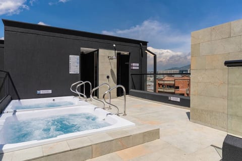 Metropolitan Living Suite