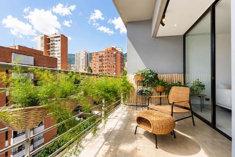 2BR Apartment El Poblado private balcony+city view