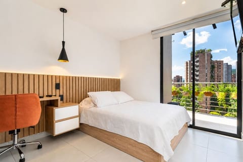 2BR Apartment El Poblado private balcony+city view