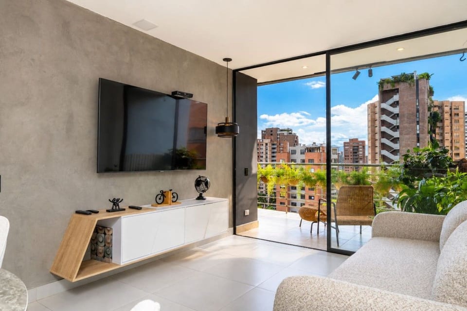 Appartamento 2BR El Poblado con balcone privato e vista sulla città - Medellin