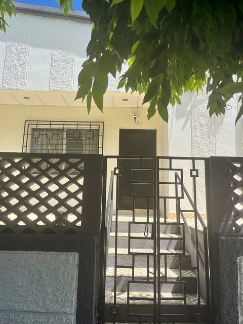The Big House. Urban Home. Private Parking image 5
