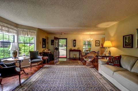 Large front room for relaxing or entertaining