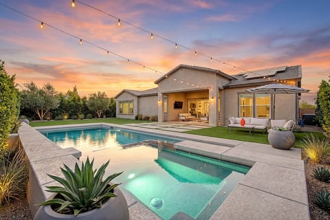 Resort style Summer Retreat- 9P Jacuzzi w/Mt. Bike image 1