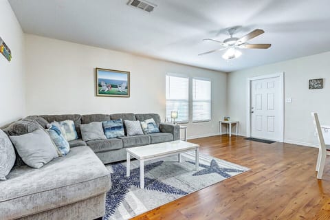 Crystal Beach Gem: Steps to Sand & Sea Breeze