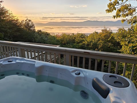 Paradise View Cabin | Private Mountain Vista + Spa