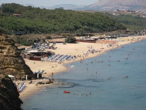 Wohnung GIallo mit Schwimmbad und Meerblick