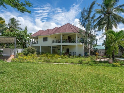 Black Pearl Diani