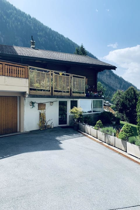 Chalet Solana 1 # 2-bed apartment, Bad, WC 2-Bettwohnung, Bad, WC