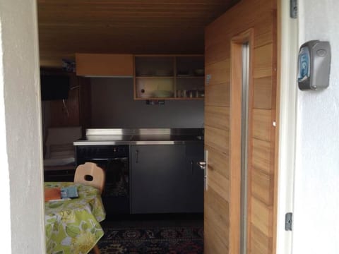 Sunneschy EG Süd Appartement/Fewo, Dusche, WC 2 1/2 Zimmerwohnung, 3-Betten