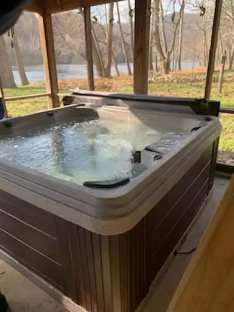 Come relax in the hot tub with a view!