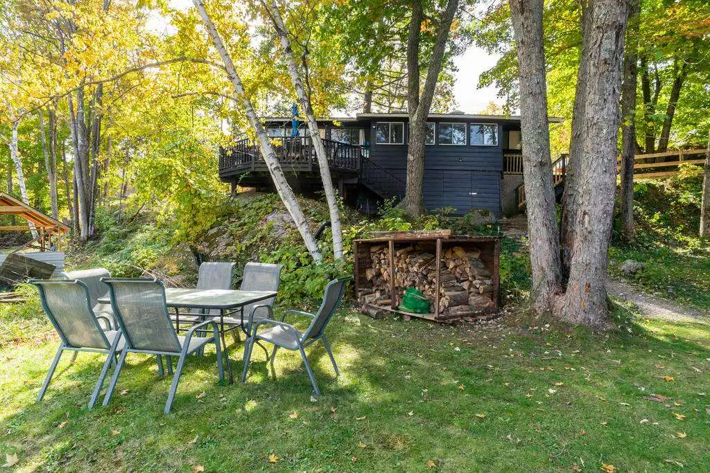 Four Season Waterfront Cottage Stoney Lake