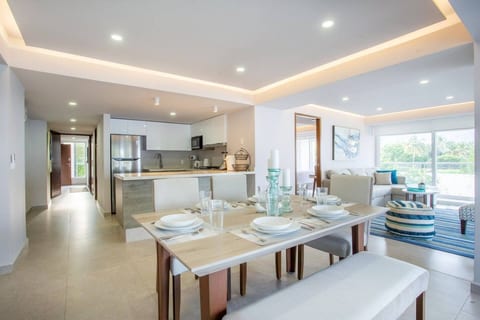 Luxury Beachfront | Corner Condo | Amazing Pools