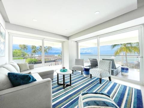 Luxury Beachfront | Corner Condo | Amazing Pools