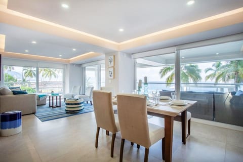 Luxury Beachfront | Corner Condo | Amazing Pools