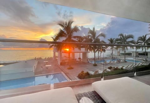 Luxury Beachfront | Corner Condo | Amazing Pools
