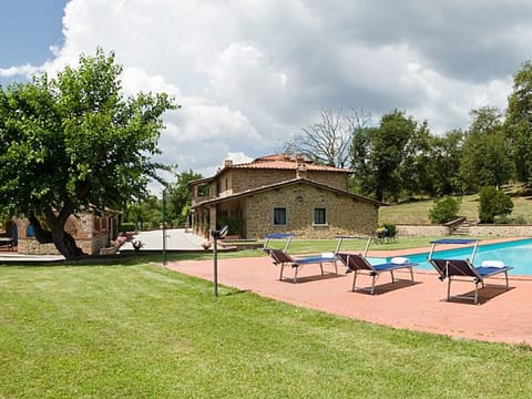 Wohnung in Bucine mit Großem Garten