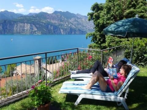 Zwei-Zimmer-Wohnung mit herrlicher Terrasse mit Seeblick