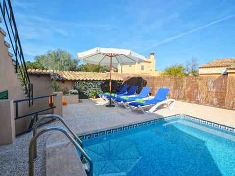 Schöne Villa mit Pool und Garten