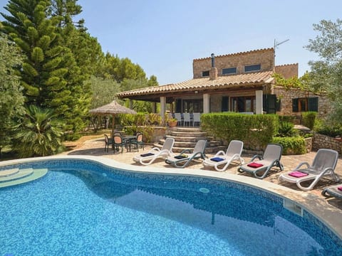 Villa mit Garten, Grill und Terrasse