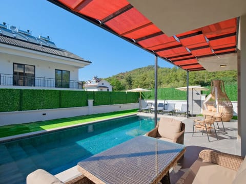 Große Villa in Fethiye Ausserhalb im grünen