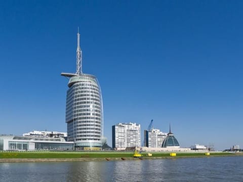 Zentrale Wohnung mit Klavier, Kunst und Design