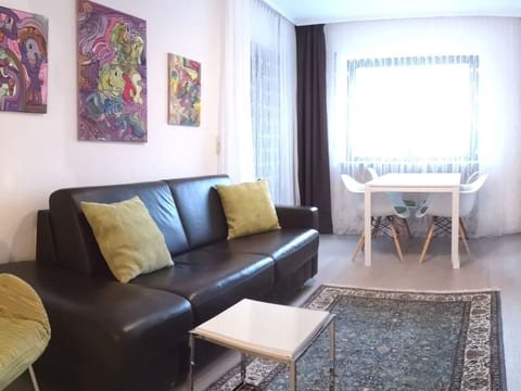 Appartement in Terrasse, ruhige Lage, stadtnah
