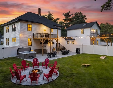 Seavey Compound: Location! Sleeps 26, 2 Hot Tubs, Game Rm, Dogs
