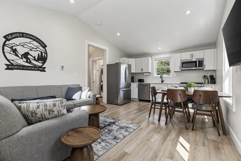 Carriage House: Brand new renovated in 2026 open-concept living room/kitchen with 50 in Smart TV