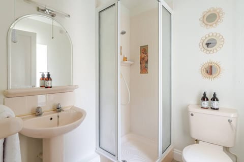 Monks Retreat - Beige Room - Tranquil Escape for 2