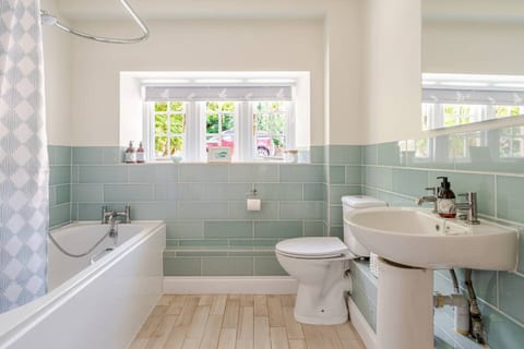 Monks Retreat - Lilac Room - Tranquil Escape for 2