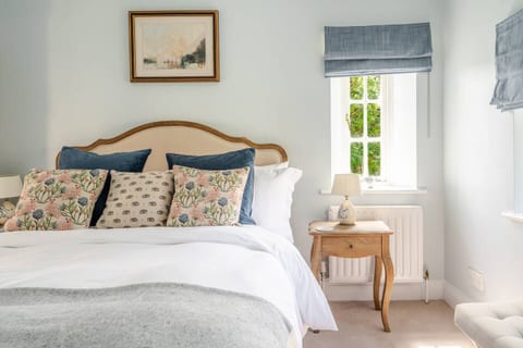 Monks Retreat - Rustic Blue Room - Tranquil Escape