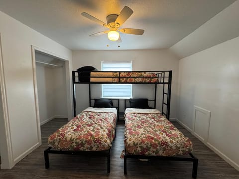 Spacious House close to DFW Airport, ATT Stadium, Six flags etc