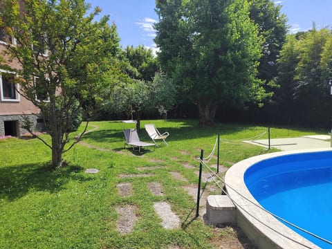 mit Terrasse