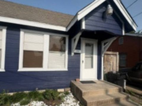 Modern EaDo Home Minutes to Downtown & Stadiums