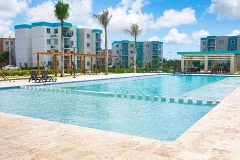 Cozy 2BR Apartment | Pool & Gated Community