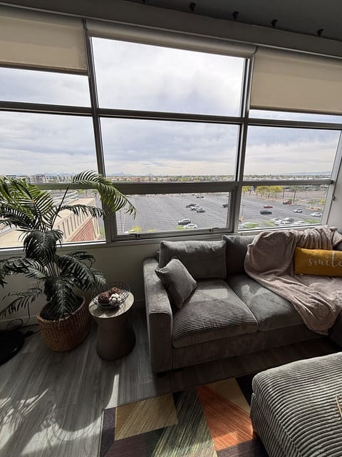 Modern 1BR @ Westgate & Stadiums image 2