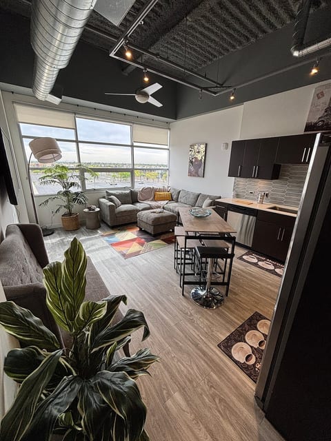 Modern 1BR @ Westgate & Stadiums image 1