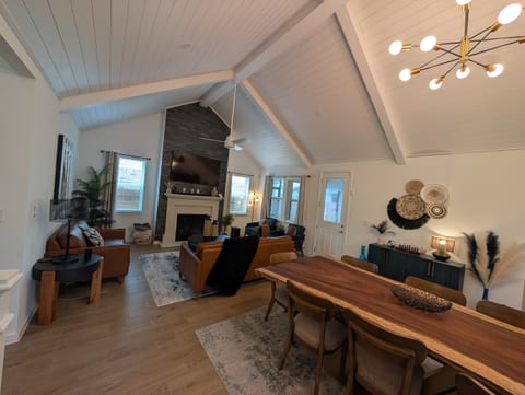 Luxurious 6br/5bth