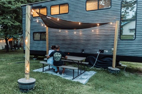 Outdoor dining to fit the whole group