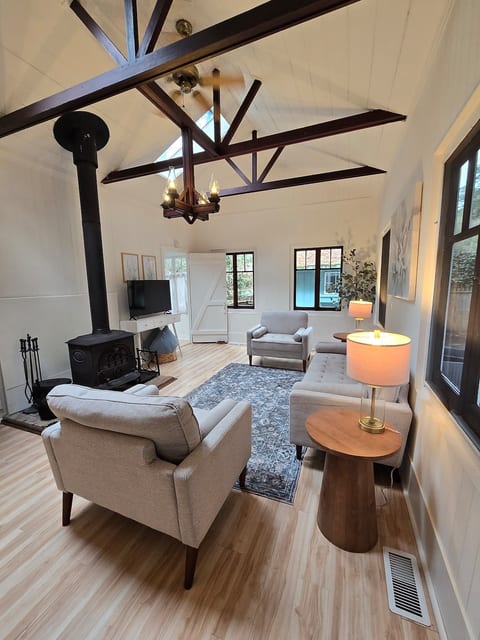 Redwood Grove Retreat image 3