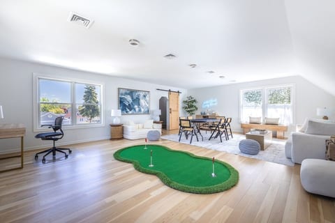Walnut Beach Luxury House | 90-Sec Walk to Beach