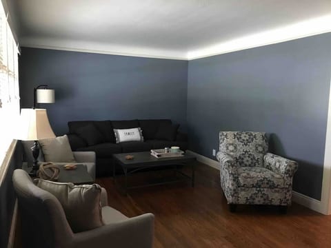Large 2 Story Home Walk to Lake