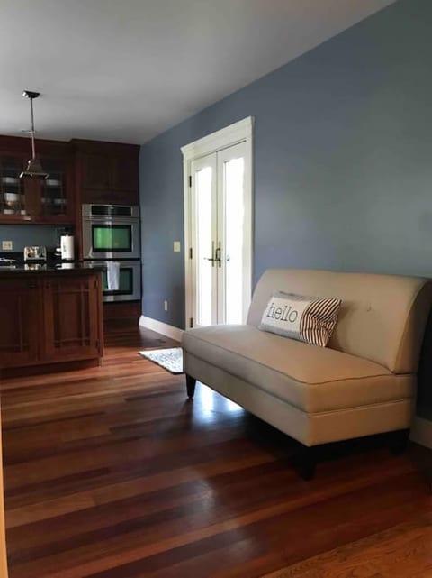 Large 2 Story Home Walk to Lake