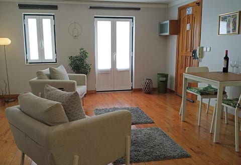 Studio for 2 by Alfama, Graça and Flea Market. image 3