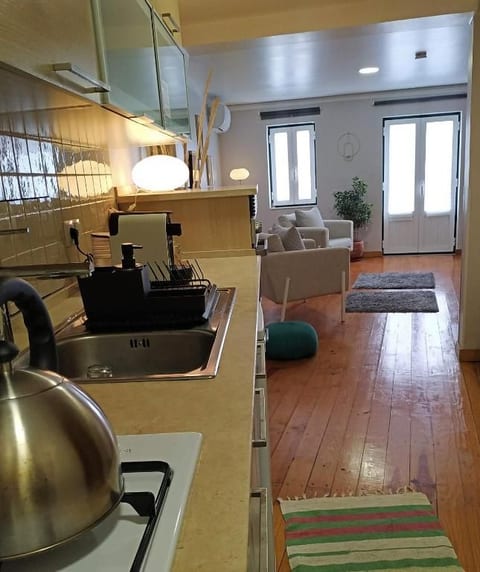 Studio for 2 by Alfama, Graça and Flea Market. image 5